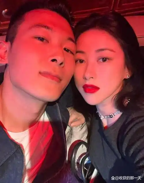 38岁朱珠晒老公孩子,本以为是随意的合影谁注意到她手上有宝石