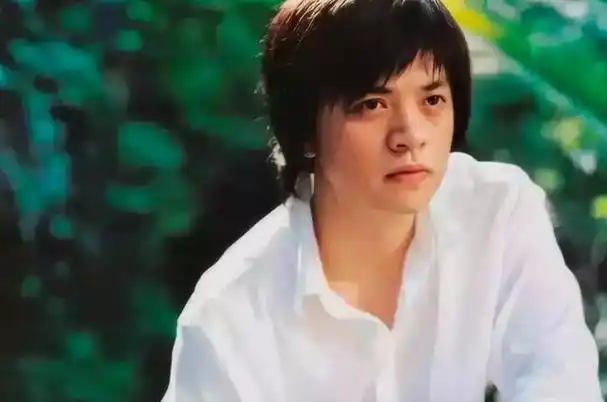 李健44岁妻子孟小蓓罕见露面结婚20年始终坚持丁克后悔了吗