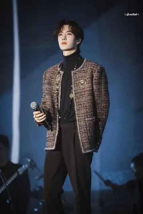 191102 陈情令南京演唱会 @uniq-王一博 cr:logo