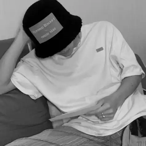 男孩儿头像霸气侧漏白与黑