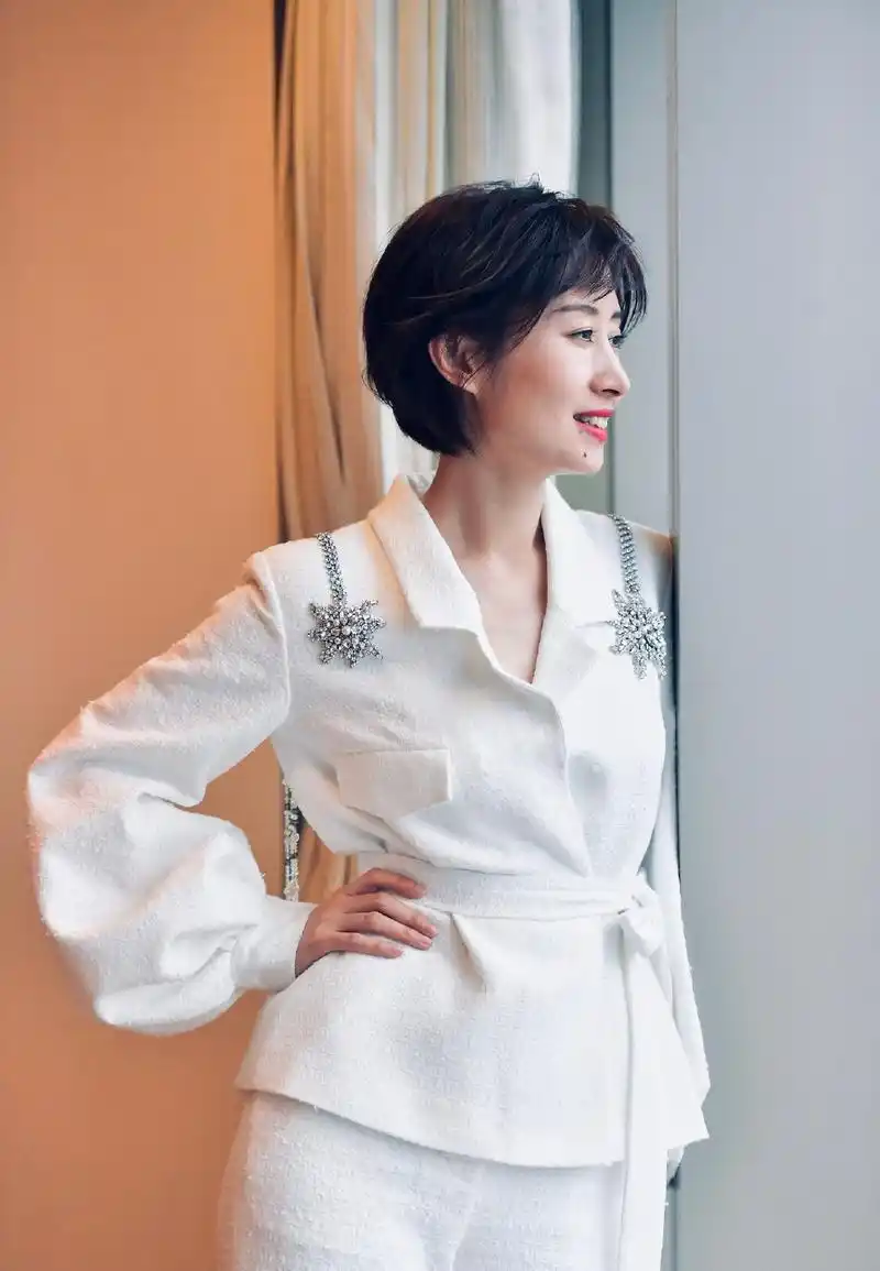 气质都不一样了,意外很高级又减龄|短发|刘敏涛|发型_新浪新闻