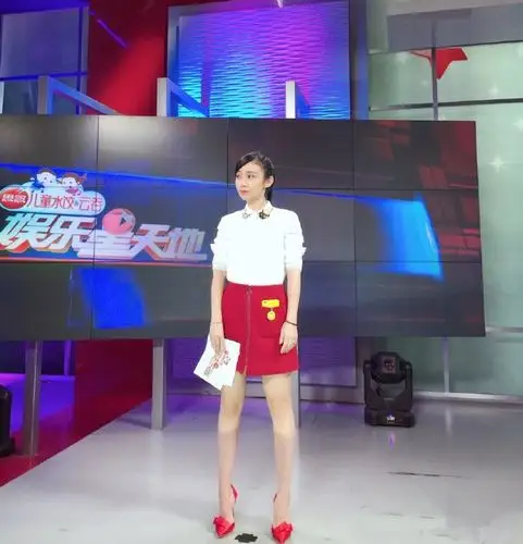 主持人贝倩妮主持图片