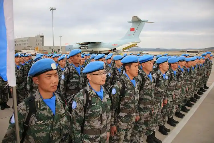 中国第18批赴黎巴嫩维和部队搭乘专机出征