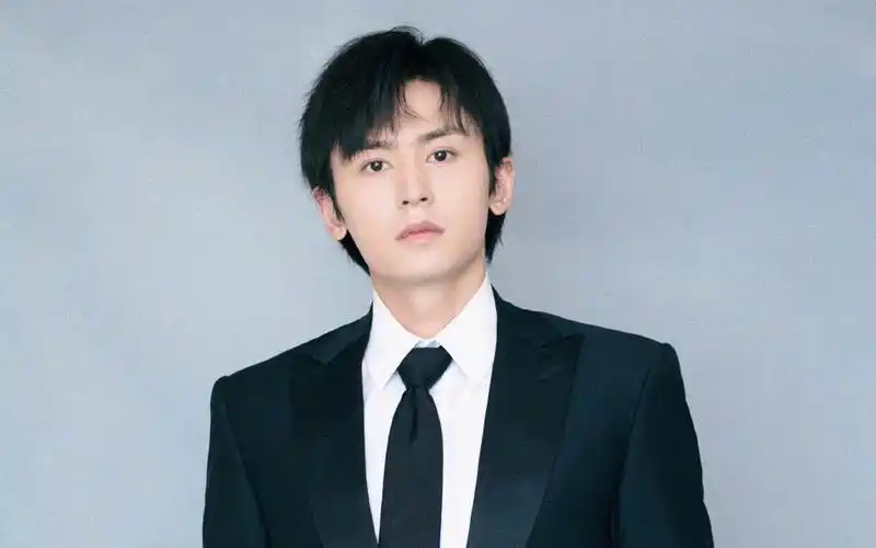 张哲瀚帅气有型写真桌面壁纸高清大图预览1920x1200_大陆明星下载_美