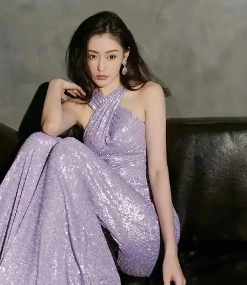 首先,咱们来聊聊张天爱那引人羡慕的身材.