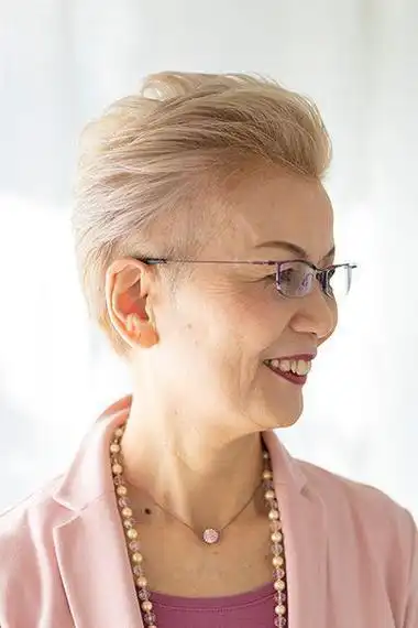 60到80岁女性,发型可以试试这三种,利落时尚很精致|短发|露耳|层次感