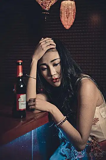 酒吧女图片_酒吧女高清图片_全景视觉
