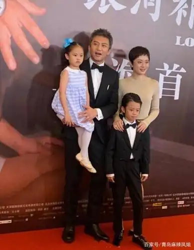 邓超孙俪一家四口好幸福 基因太强大一儿一女就是他俩的复制粘贴版