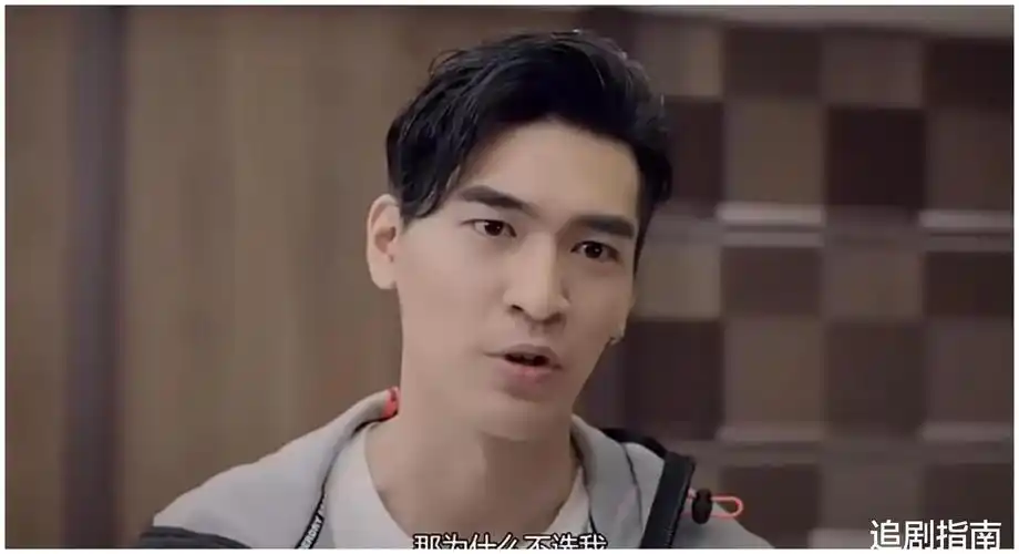 话说萧立呈一开始信心满满手到擒来地跑去告白,一口气猛进攻,对藤沐仁