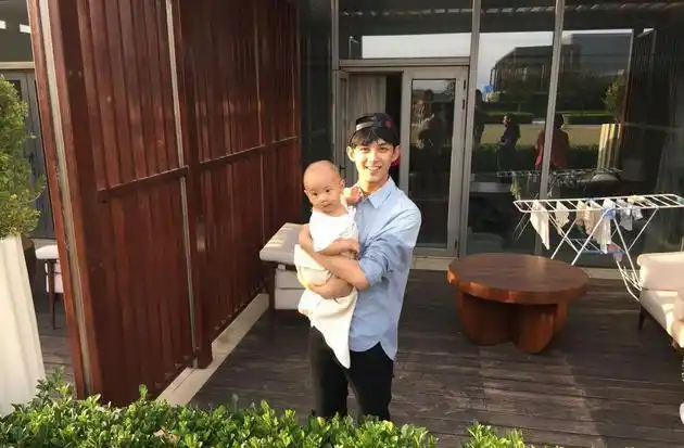 《72》吴磊哄孩子爸爸力十足 原创rap止宝宝啼哭(3)