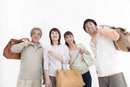 东方人,背,四个人,家庭,站,笑,微笑,露齿笑,横图,室内,白天,白色背景