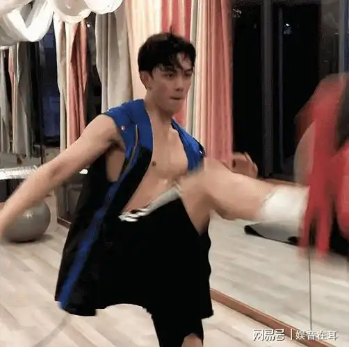 王嘉尔吴磊上综艺互摸腹肌,这身材谁看不迷糊?