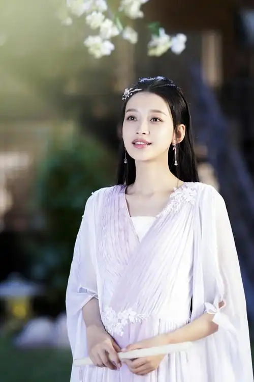 之前只觉得孙怡的现代装很美没想到古装也如此惊艳