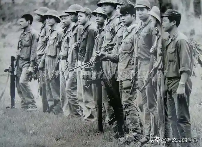 越军举白旗投降,炮兵团长仍下令轰炸,有人议论,他的解释很霸气