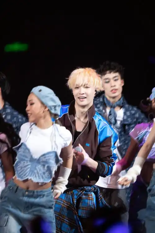 张艺兴2024世界巡演##张艺兴现场#  7715首站|南京  「追光」的