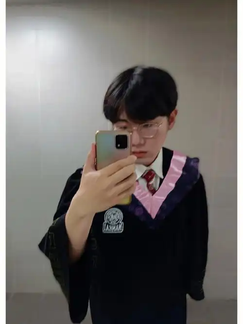 南开版学士服试穿