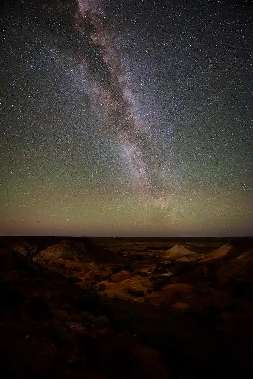 沙漠拱门上的银河系