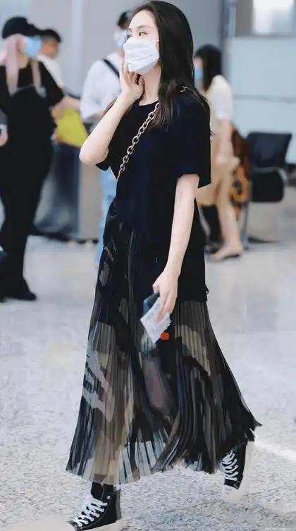 气质女神王子文果然不一样,连大妈上衣 小黑裤,都穿出了高级感