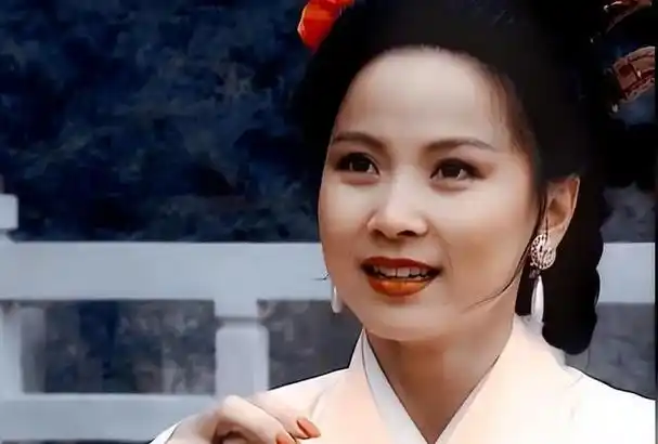 赵越不顾母亲反对嫁2婚丈夫恩爱25年无儿无女如今咋样了