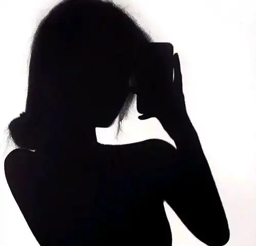 超级好看的黑色头像女