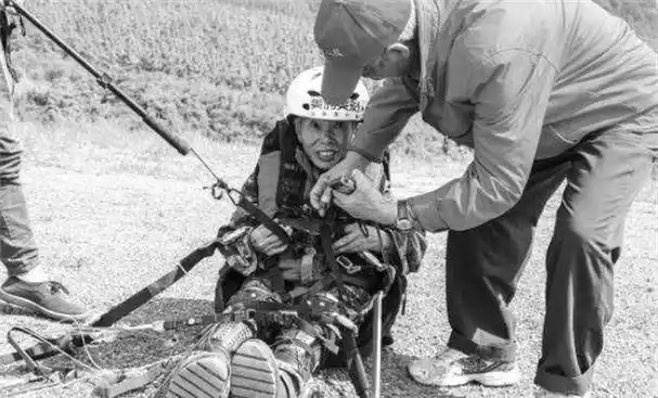 85岁抗美援朝老兵走进武汉一银行,说:我要捐款1000万_马旭_中国_母亲