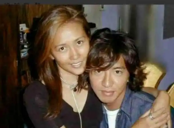 木村拓哉罕晒日常生活照,妻子工藤静香被宠成小公主,太恩爱了吧