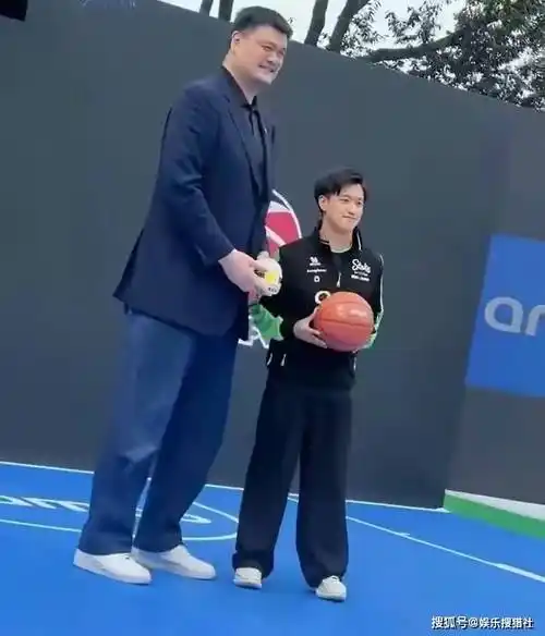 大牌云集!姚明谷爱凌等助阵周冠宇f1中国大奖赛,展现最萌身高差