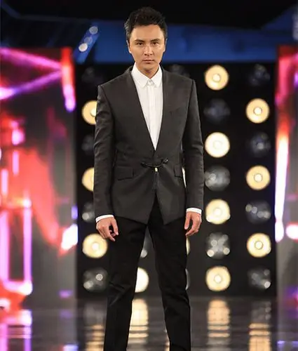 【图】朱桢老婆洪燕多大了? 二婚的他搂娇妻晒结婚证