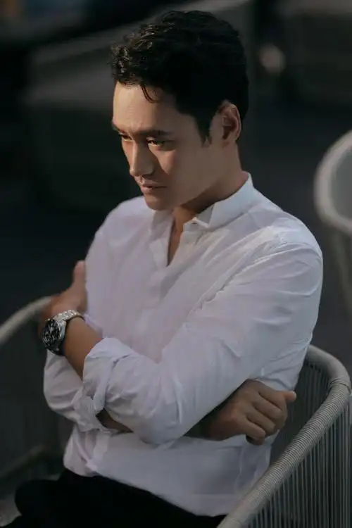 演员袁弘能做到不主动迎合已经不错