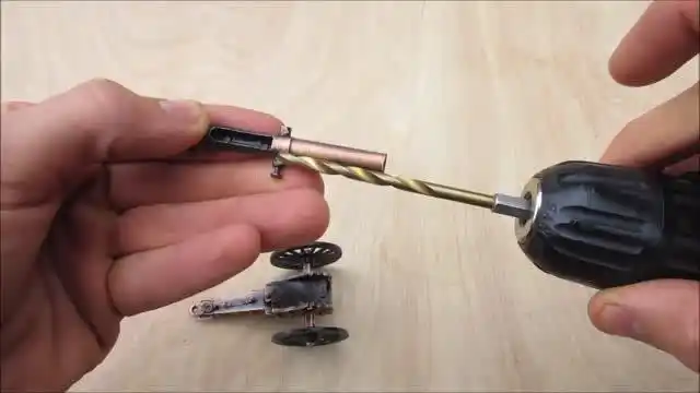 有趣,看老外diy小火炮玩发射