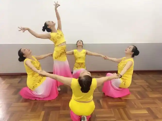 恭喜永泰县青云山之恋广场舞队荣获福州市广场舞比赛一等奖