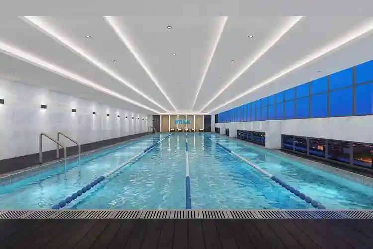 室内空中恒温泳池