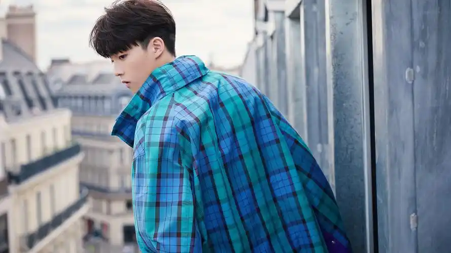 陈立农前卫帅气桌面壁纸壁纸