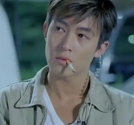 然而即便国家不鼓励,还是有许多人在抽烟.