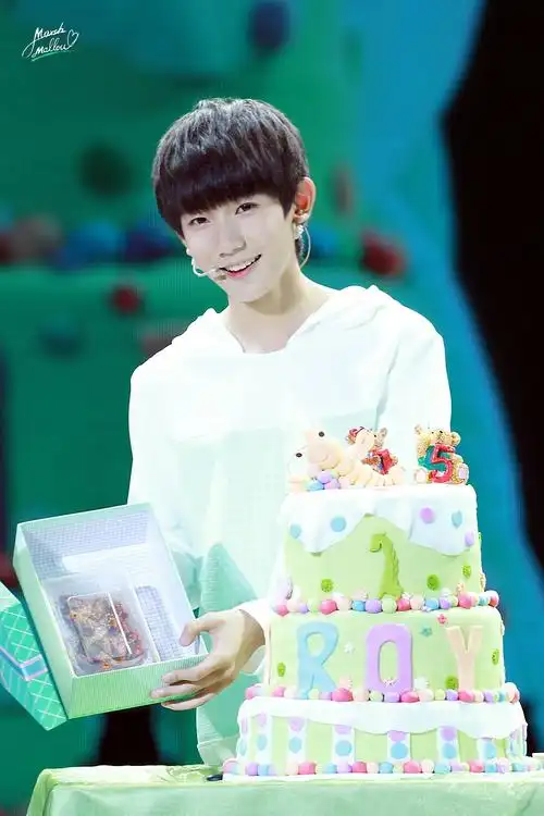 tfboys王源同款衣服生日会王俊凯千玺连帽加绒长袖t恤卫衣外套女