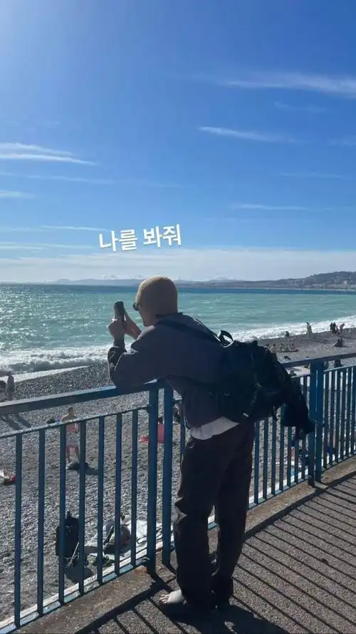 金泰亨kpop永一#94看看我吧泰亨朋友ig里出现的泰亨 小小只的背影