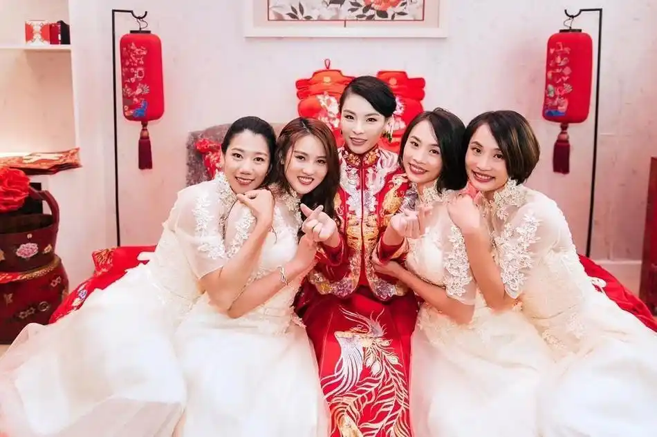 7 跳水女皇吴敏霞大婚 穿中式嫁衣似天仙