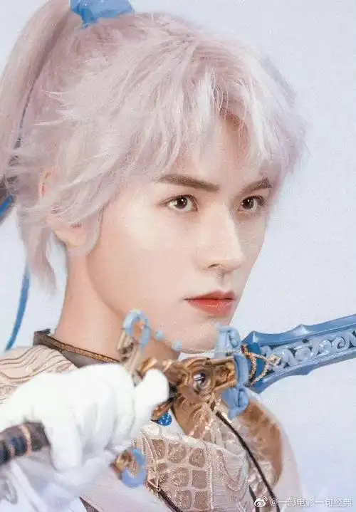 龚俊白发造型惊艳到你了吗?好看的小哥哥太讨人喜欢啦!