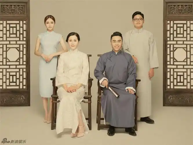 组图:陈冰七夕节晒四人全家福 被父母"虐狗"_高清图集_新浪网