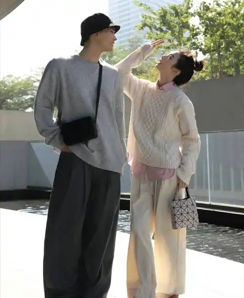 160cm身高的女生和175cm男生,教科书情侣装,甜蜜堪比偶像剧!