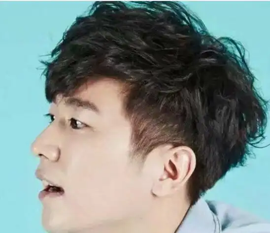 2020年男生纹理烫发发型 显酷又有个性