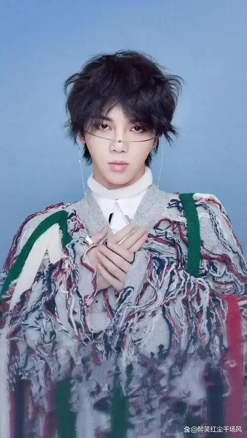 华晨宇,中国内地著名男歌手和作曲人,因其独特的音乐风格