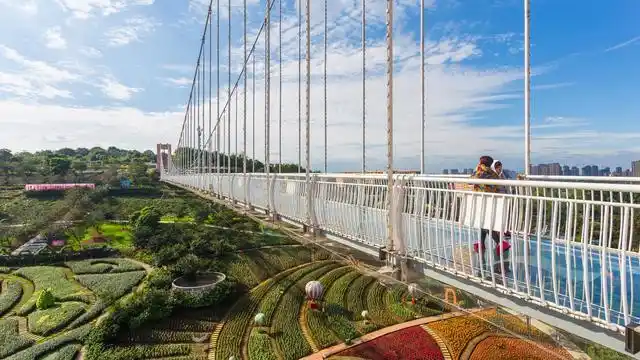 成都:金秋九月,体验网红玻璃桥的惊险