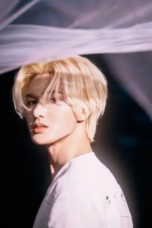 朱正廷金发王子##朱正廷无形世界演唱会