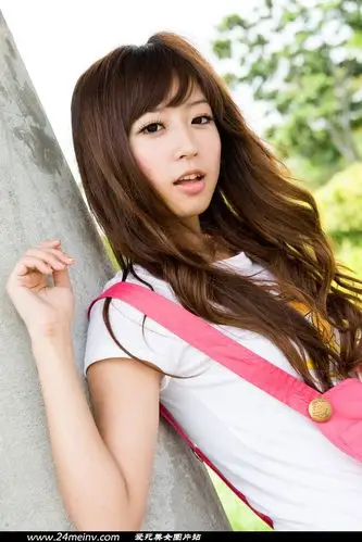 这个图中的美女是谁啊_百度知道