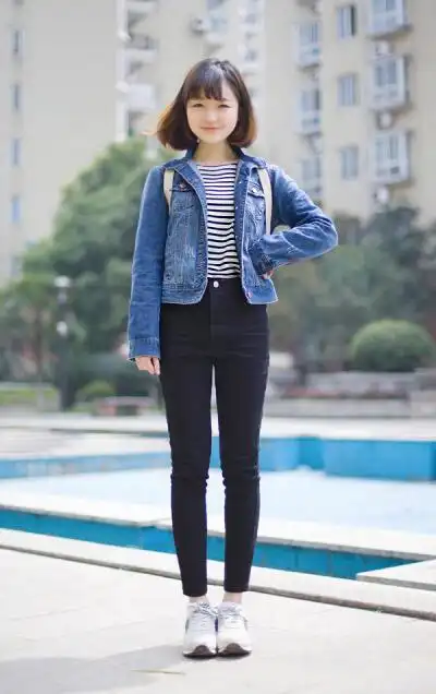 学院风格,牛仔外套,短款外套,t恤搭配#紧身牛仔裤,小脚牛仔裤# 运动鞋