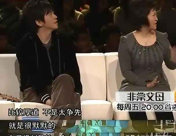 李健:丁克18年,44岁老婆正脸曝光,长相甜美状态似少女