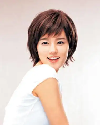 韩佳人短发清纯干练美艳全兼具