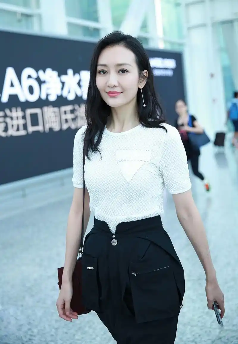 大家别紧张,王鸥晒出的这张照片,是剧照!  原来