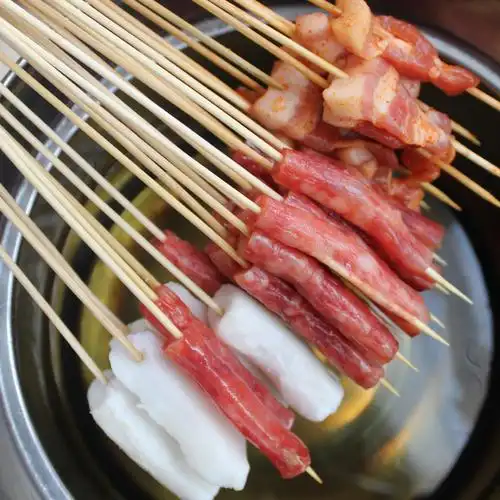 腊肠香肠铁板手把小串油炸烧烤串串涮串火锅香肠